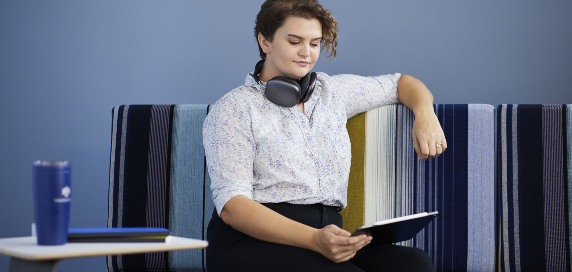 Thunderbird student sits in the 3rd floor student lounge