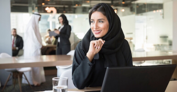 Woman at restaurant with laptop